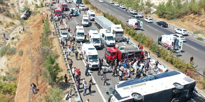 Gaziantep'te kaza üstüne kaza; 16 ölü!