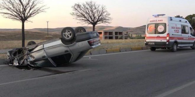 Kırıkkale'de tıra çarpan otomobil takla attı: 1 yaralı