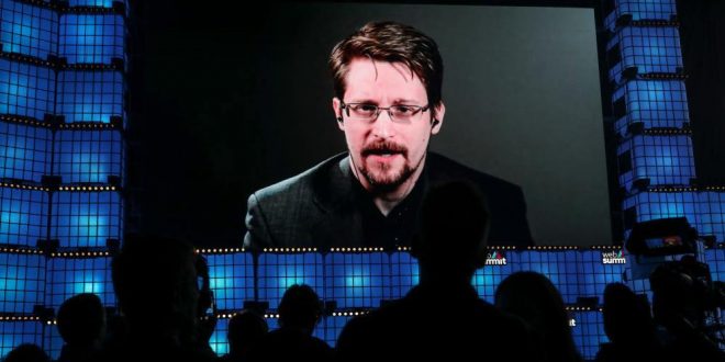 Putin, CIA ajanı Edward Snowden'a vatandaşlık verdi