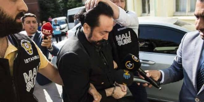 Adnan Oktar davasında gerginlik! Hakim, Oktar'ın avukatını salondan attırdı