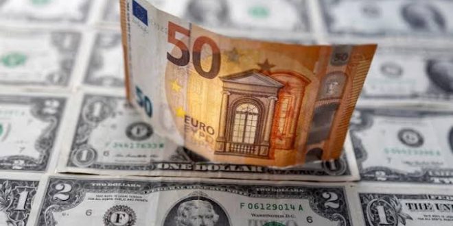 Euro dolar karşısında eridi!