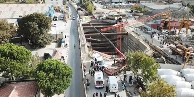 Metro inşaatında vinç devrildi, 2 işçi hayatını kaybetti