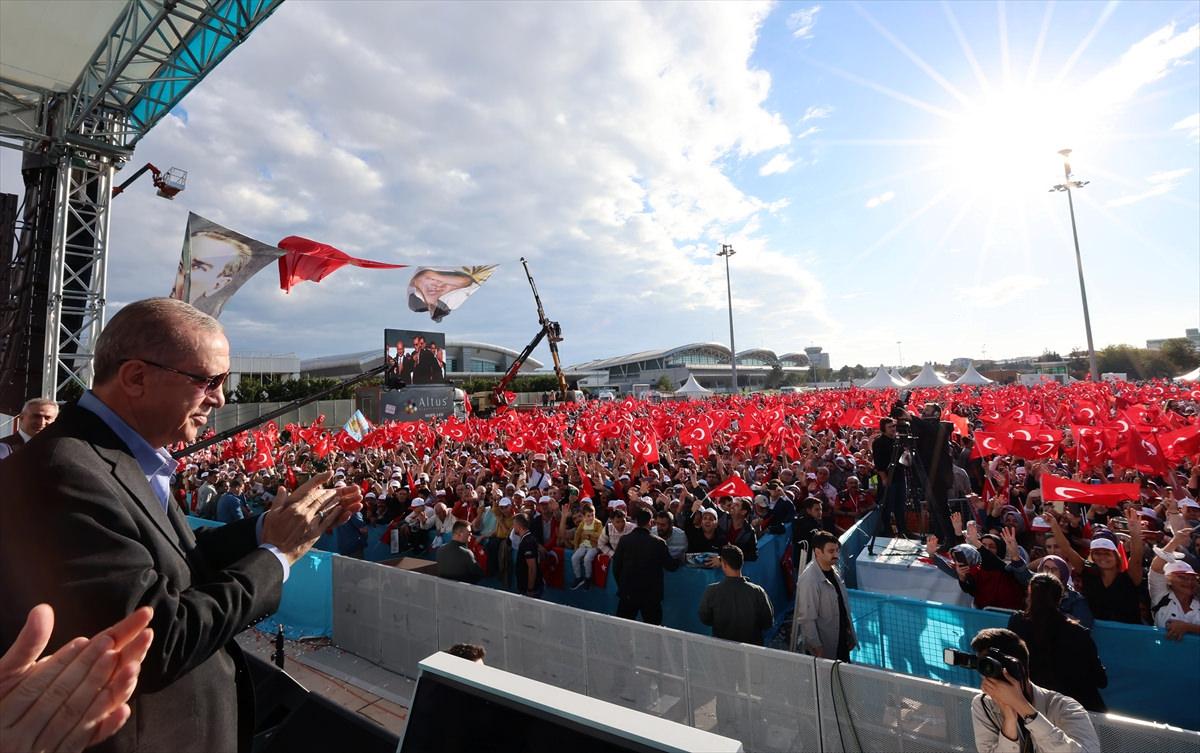 Erdoğan: Bu İstanbul'un belediye başkanı ne iş yapar?