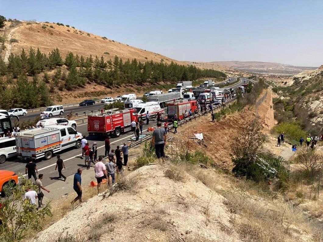 Gaziantep kazasında şoförün dikkatini perde dağıtmış!