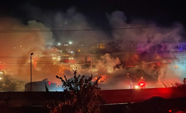 Mersin'de palet fabrikasında yangın çıktı