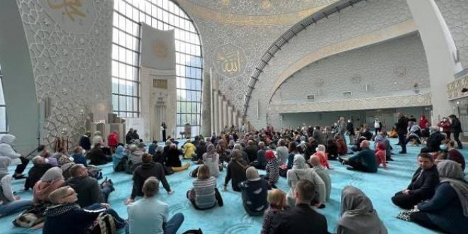 Almanya'da "Açık Cami Günü"; camiler kapılarını açtı