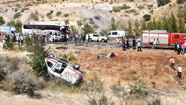 Gaziantep kazasında şoförün dikkatini perde dağıtmış!