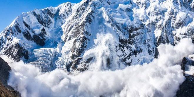 Himalaya Dağı'nda çığ düştü: 10 kişi öldü