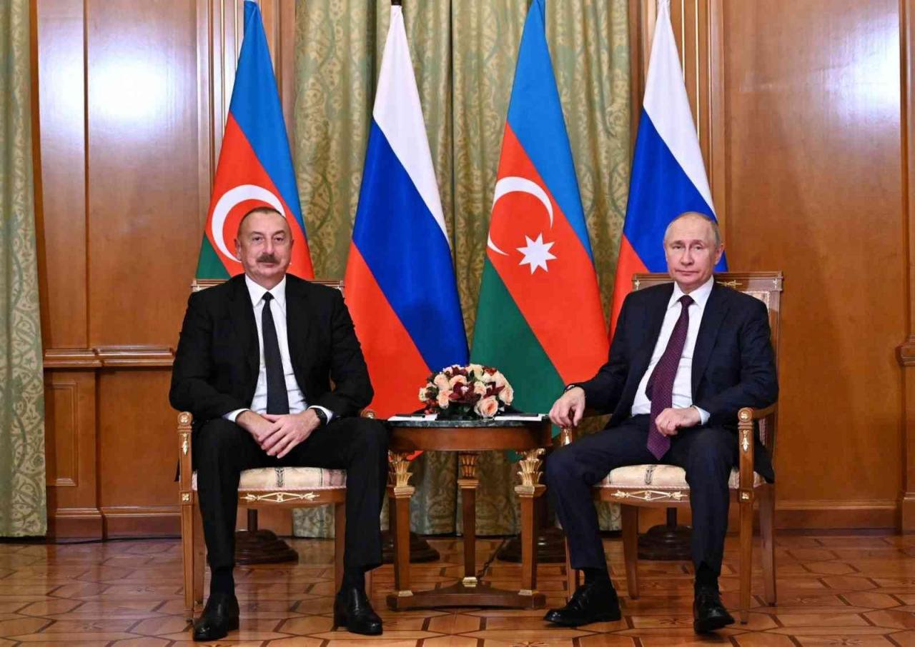 Aliyev Soçi'de Putin'le görüştü