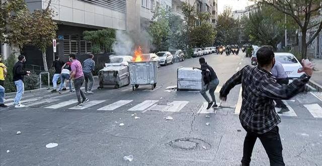 İran'da protestolar tekrar alevlendi