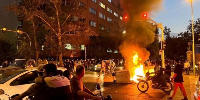 İran'daki protestolar liselere sıçradı