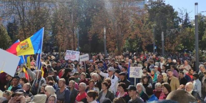 Moldova'da hayat pahalılığı halkı sokağa döktü!