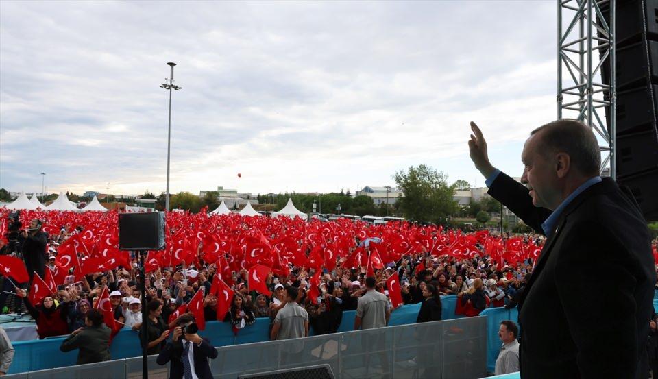 Erdoğan: Bu İstanbul'un belediye başkanı ne iş yapar?