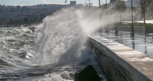 Meteoroloji Ege Denizi'nde fırtınaya karşı uyardı!