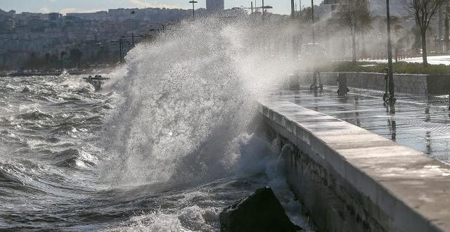 Meteoroloji Ege Denizi'nde fırtınaya karşı uyardı!