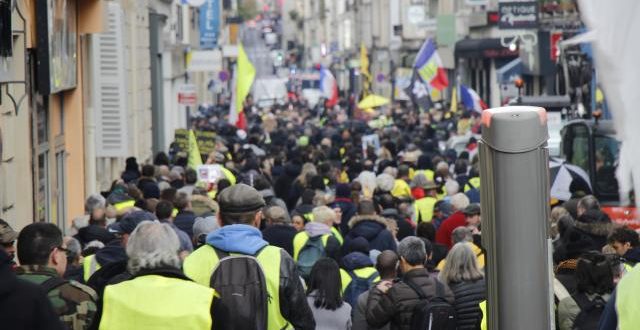 Paris'te sarı yelekliler 4. yılında