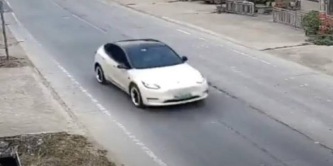 Tesla aracı dehşet saçtı