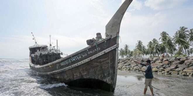 20 Arakanlı Endonezya'ya yelken açan teknede boğuldu