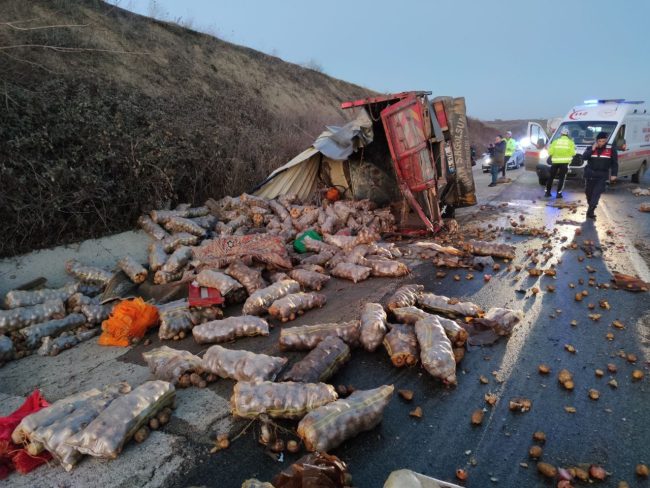 Tekirdağ'da kamyon ve otobüs çarpıştı