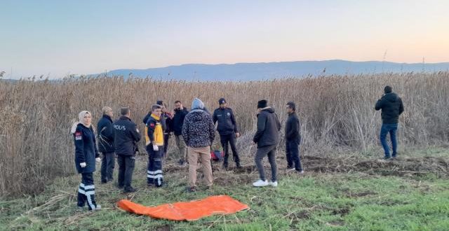 Balık tutmak için açıldıkları gölde sandal alabora oldu