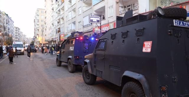 Diyarbakır'da iki aile bıçaklı kavgaya tutuştu!