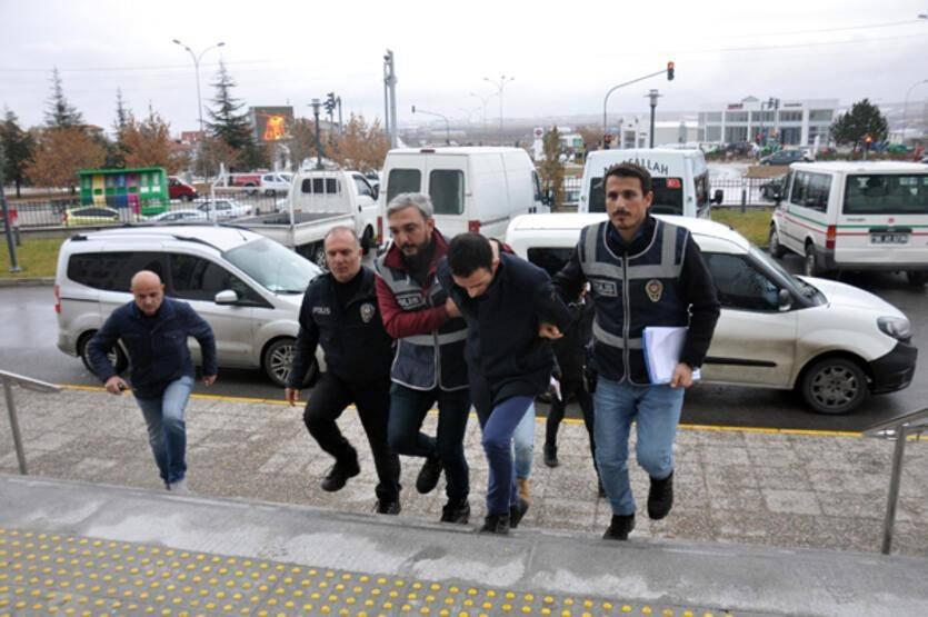 Karaman'da kadınlara odunla saldıran kişi yakalandı!