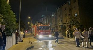 İstanbul'da bir kişi kendi evini ateşe verdi