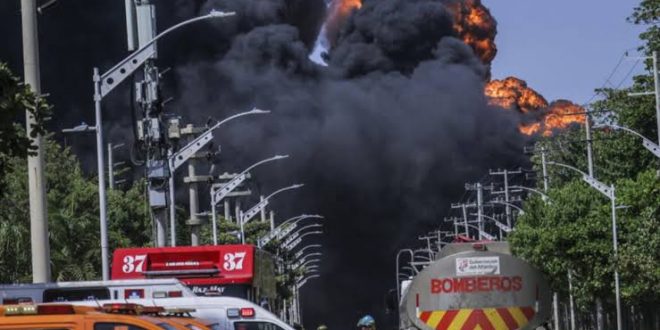 Kolombiya'da petrol deposunda büyük yangın!