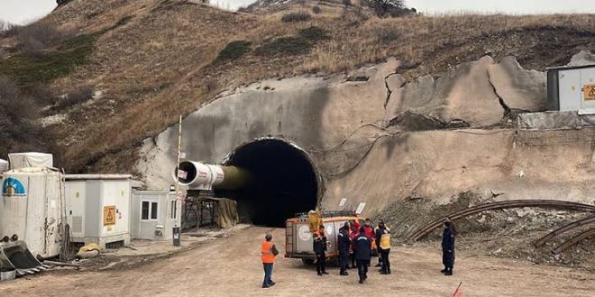 Kop tünelinde göçük: 5 işçi yaralandı