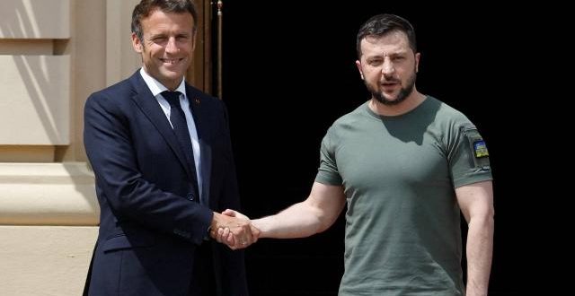 Macron ile Zelenskiy telefonda görüştü