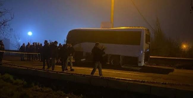 Polis servis aracına bombalı saldırı düzenlendi: 8'i polis 9 yaralı