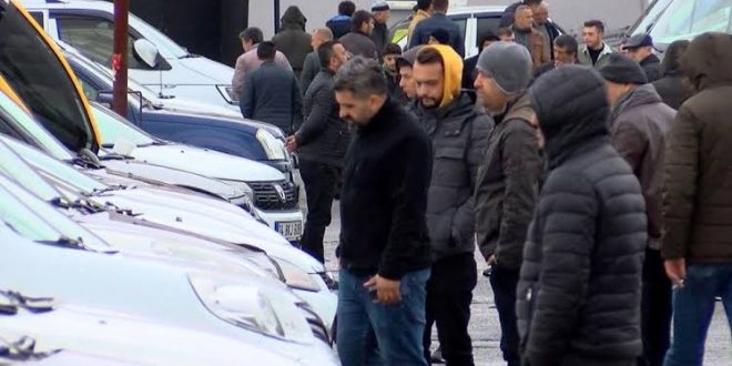 Sıfır araç bulamayanlar ikinci el araçlara yöneldi