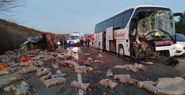 Tekirdağ'da kamyon ve otobüs çarpıştı