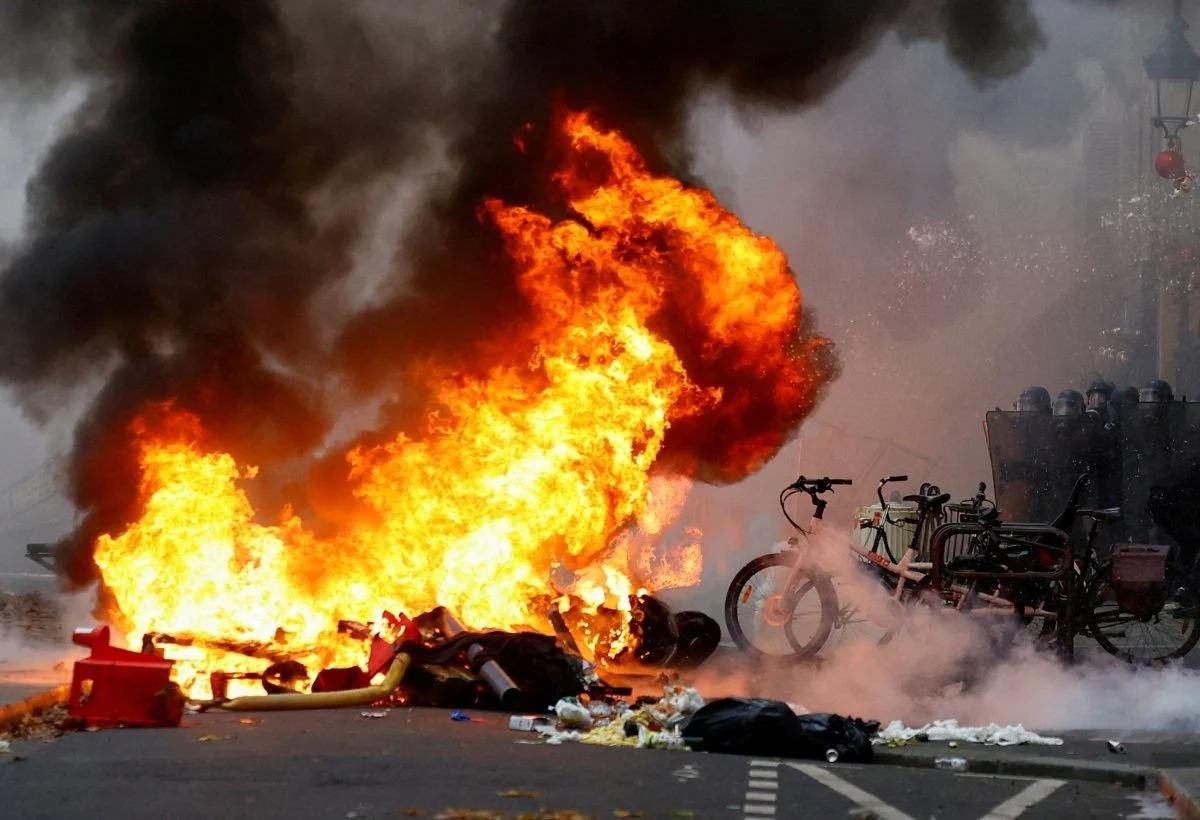 PKK Paris'i savaş alanına çevirdi; yine Türkiye suçlandı!