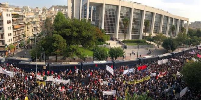 Yunanistan halkı pahalılık ve zamları protesto etti