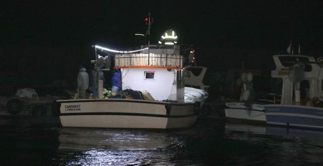 Zonguldak'ta bir balıkçı denize düştü! Arama çalışmaları devam ediyor!