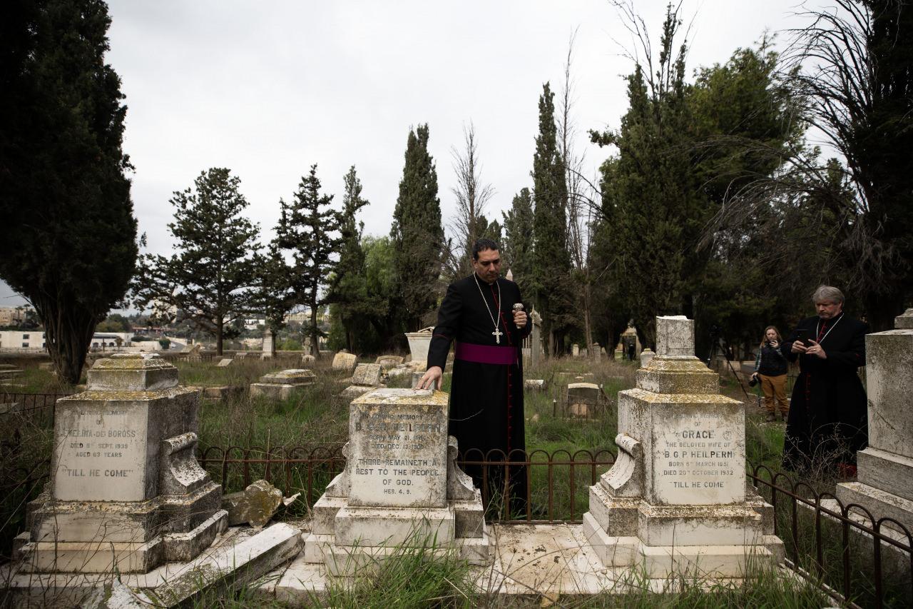 Yahudi yerleşimciler Kudüs’te Hristiyan mezarlığına girip tahrip etti