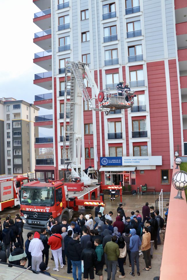 Trabzon'da öğrenci yurdunda yangın çıktı