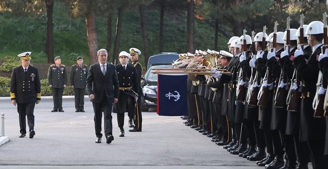 Bakan Akar ve TSK komuta kademesi 'Bahriye'nin kalbi'ni ziyaret etti