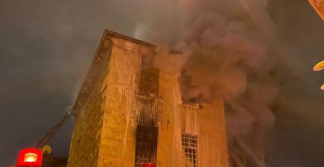 Beyoğlu'nda eski kilisede yangın çıktı