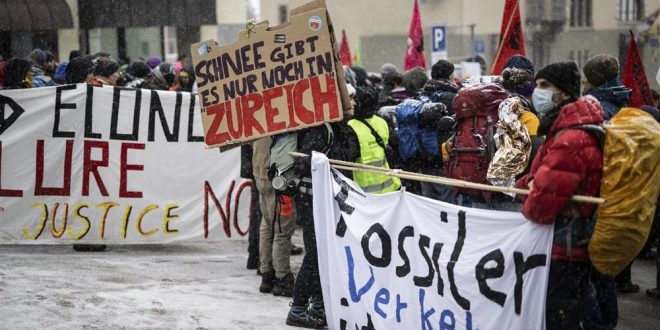 Dünya Ekonomik Forumu, Davos'ta protestolar eşliğinde başlıyor