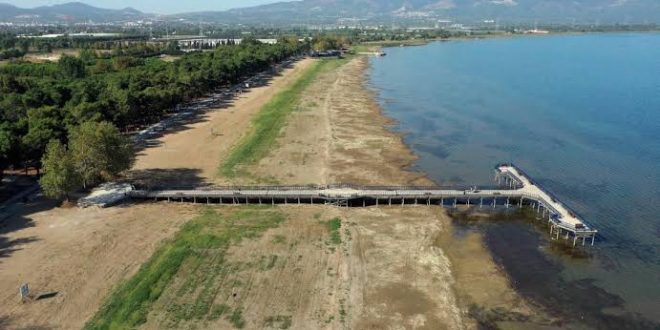 İznik Gölü 400 metre çekildi, en büyük iskele karada kaldı