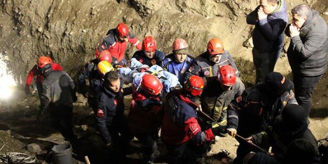 Manisa'da kuyuya düşen baba ve oğlundan acı haber!