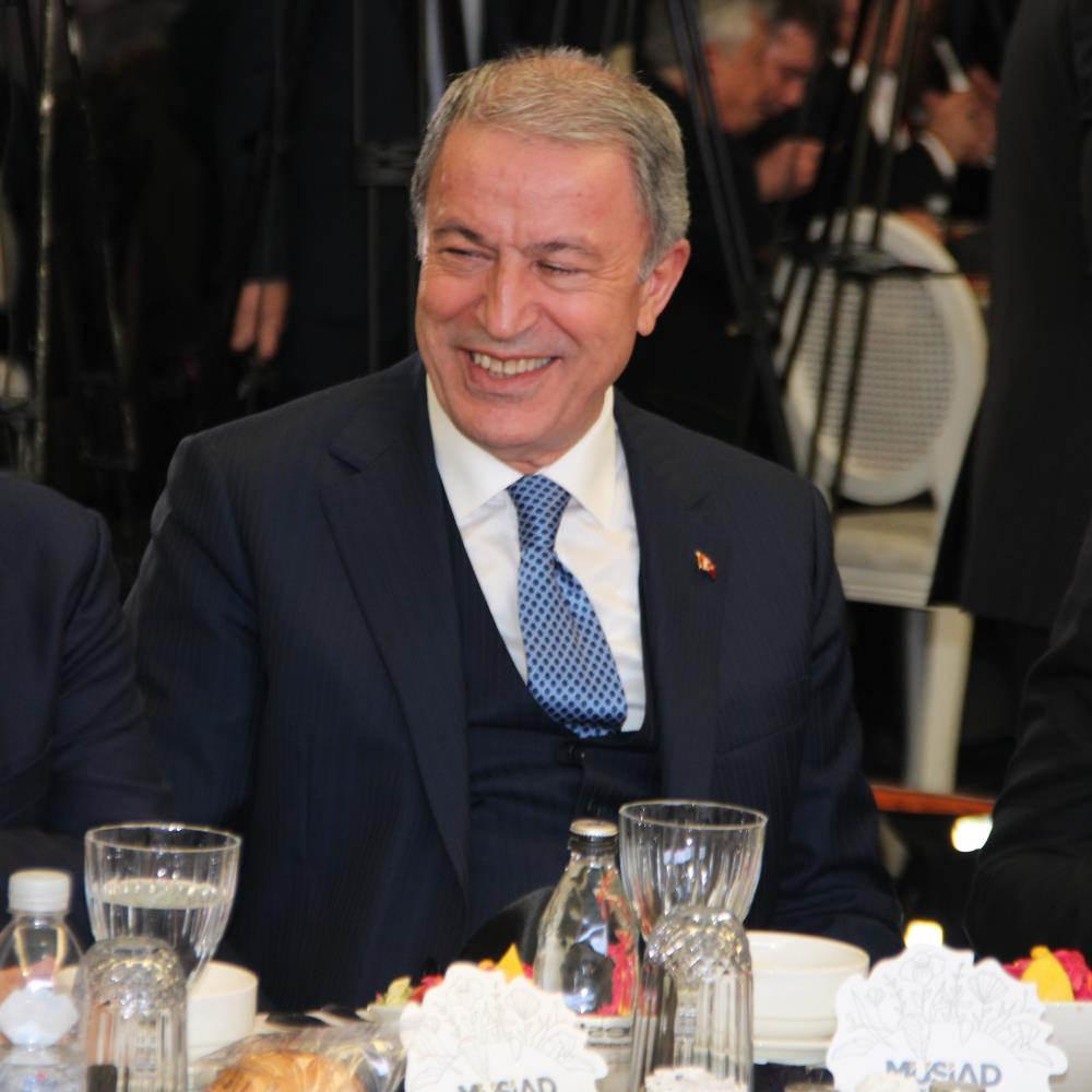 Savunma bakanı Hulusi Akar: Çatlasalar da patlasalar da yapacağız