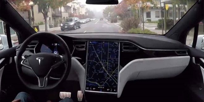 Tesla otomobil polisten kaçtı