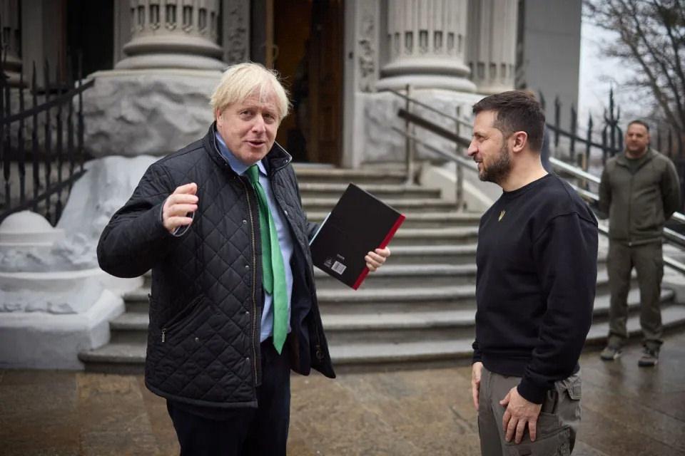 Boris Johnson'dan Zelenskiy'e sürpriz ziyaret!