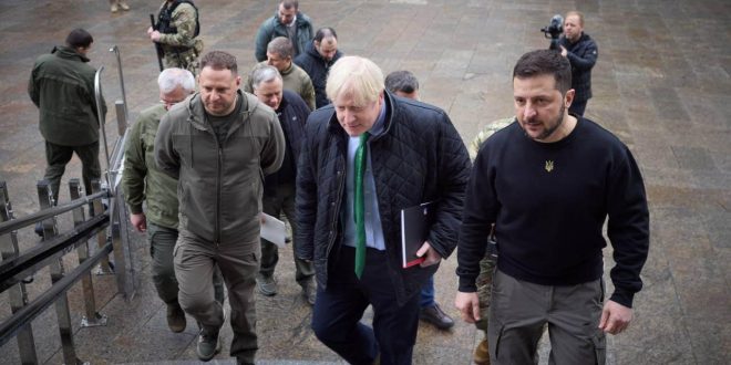 Boris Johnson'dan Zelenskiy'e sürpriz ziyaret!