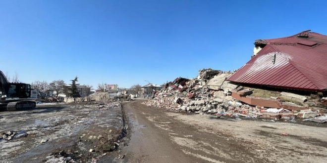 Elbistan'lı depremzede: "Depremden çok yağmacılara üzüldük"