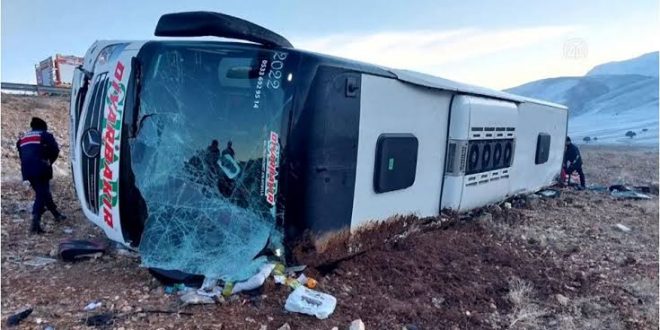 Afyonkarahisar'da yolcu otobüsün devrilmesi sonucu 6 kişi öldü, çok sayıda yolcu yaralandı!