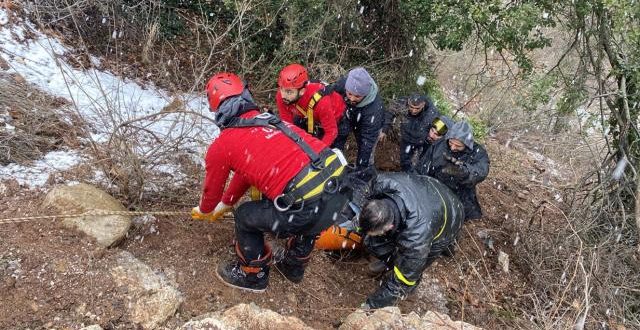 Antalya'da 2 kişi ATV aracıyla uçuruma yuvarlandı